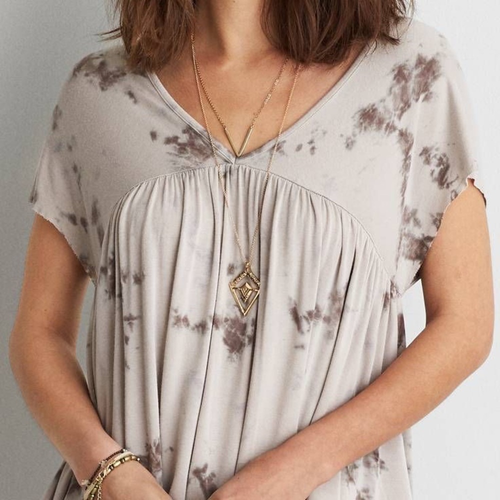 American eagle flowy shirt